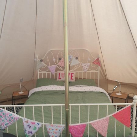 Hotel Wildberry Glamping Orgères-la-Roche Esterno foto