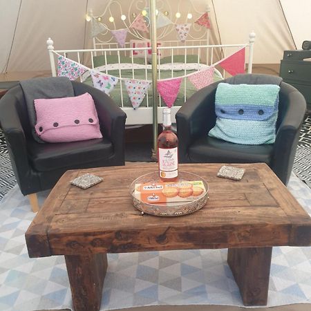 Hotel Wildberry Glamping Orgères-la-Roche Esterno foto
