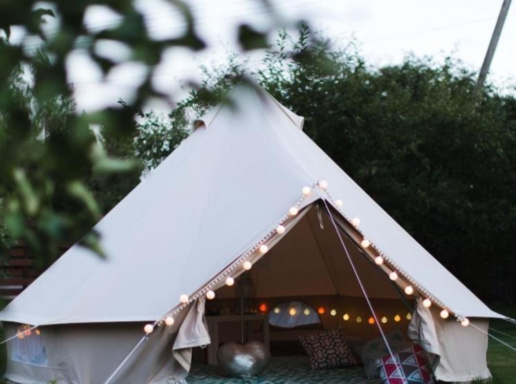 Hotel Wildberry Glamping Orgères-la-Roche Esterno foto