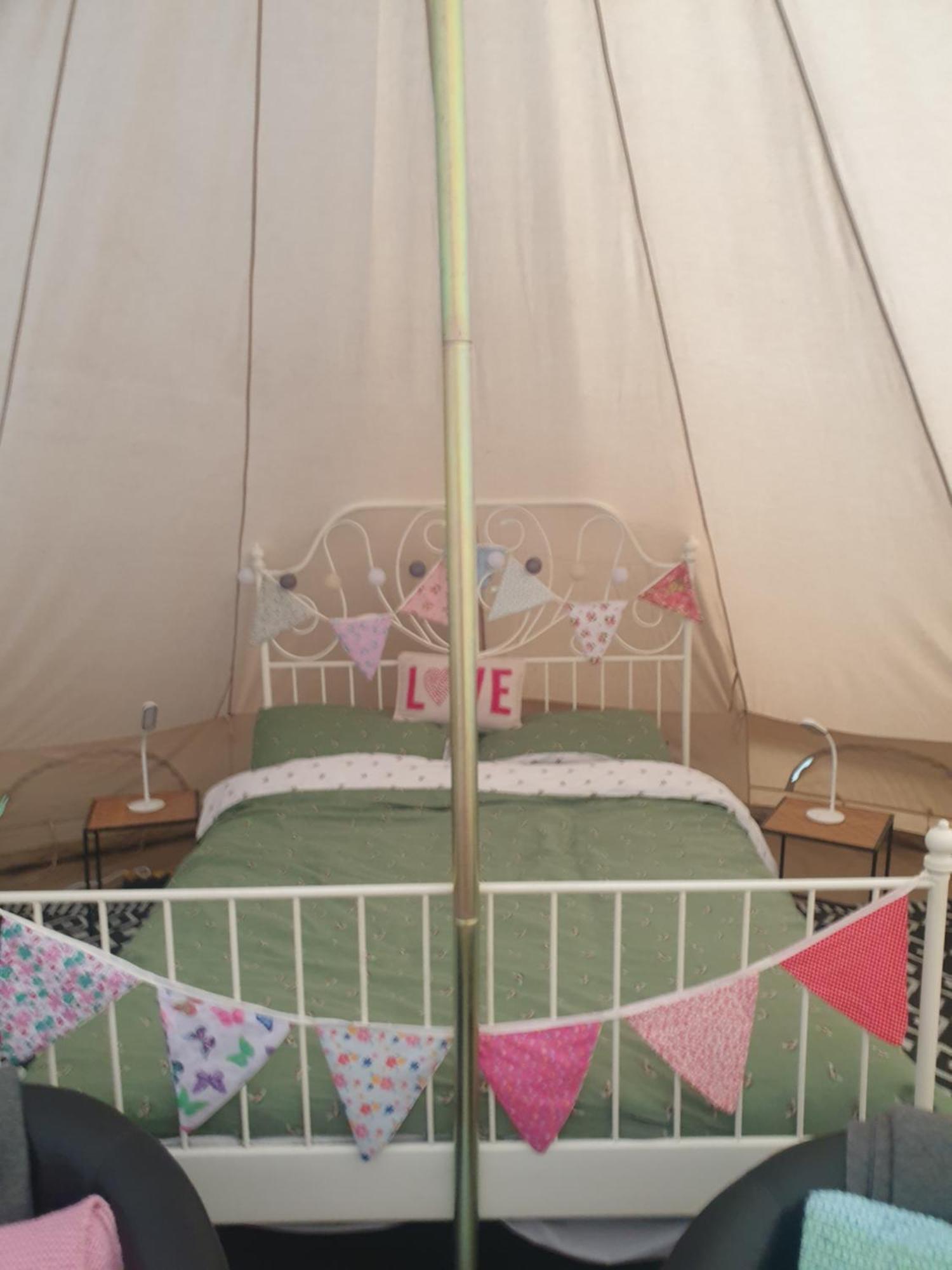 Hotel Wildberry Glamping Orgères-la-Roche Esterno foto