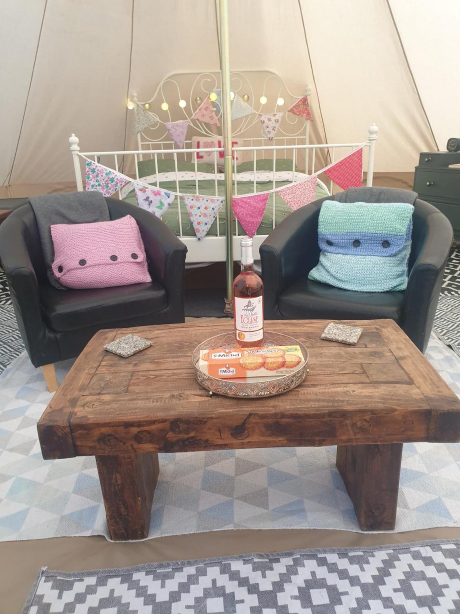 Hotel Wildberry Glamping Orgères-la-Roche Esterno foto
